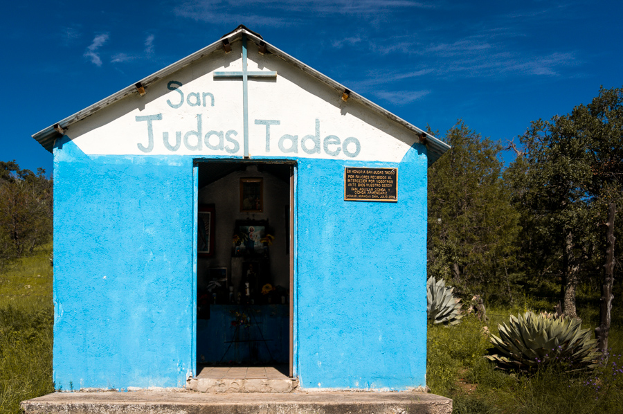 Judas Tadeo ("Patron der verzweifelten und hoffnungslosen Fälle") scheint der Schutzheilige dieser Gegend zu sein