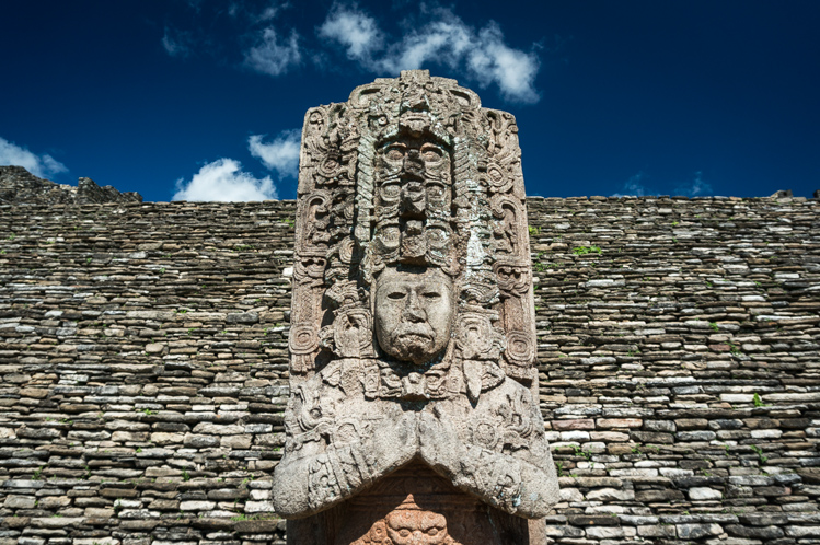 Skulptur des Herrschers B'alam Ya Acal im 6. Jahrhundert